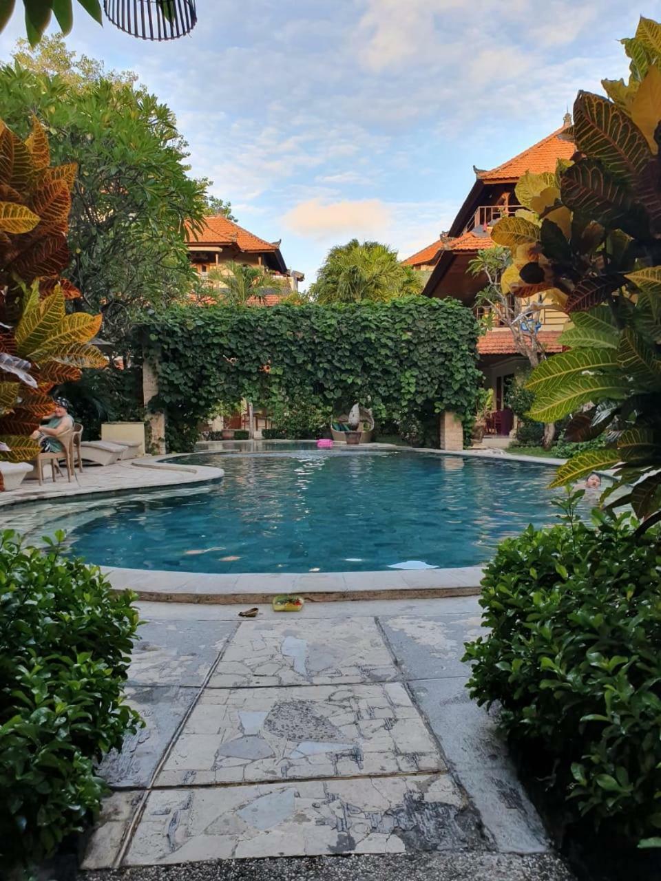 Kusnadi Hotel Legian Eksteriør billede